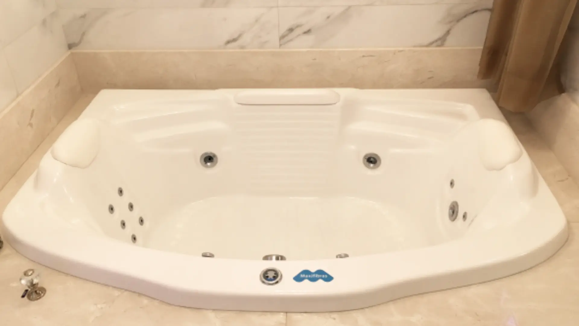 Banheira de hidromassagem Elite da Maxifibras, para 2 pessoas