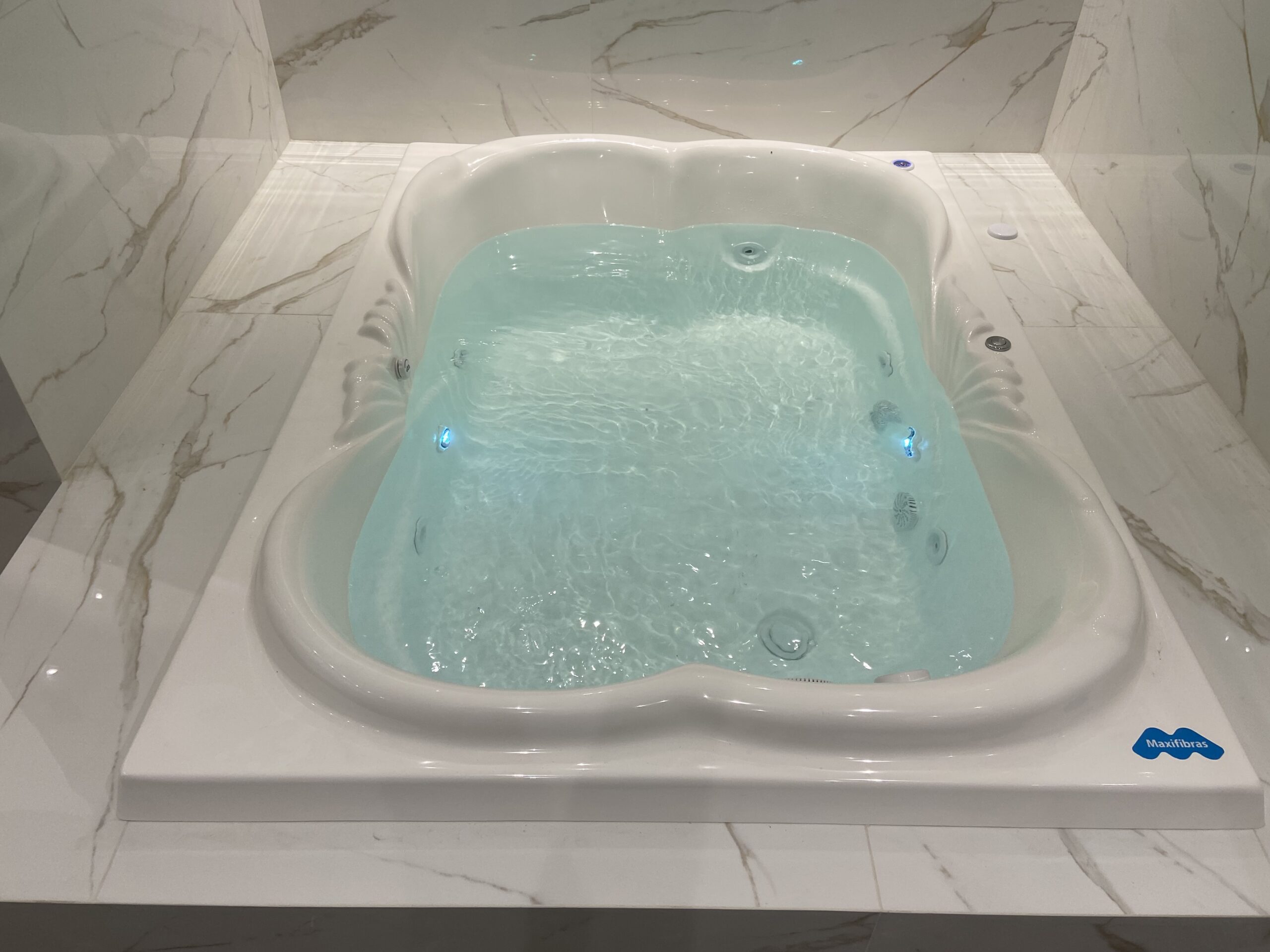 Banheira de hidromassagem Classic Dupla da Maxifibras, para 2 pessoas