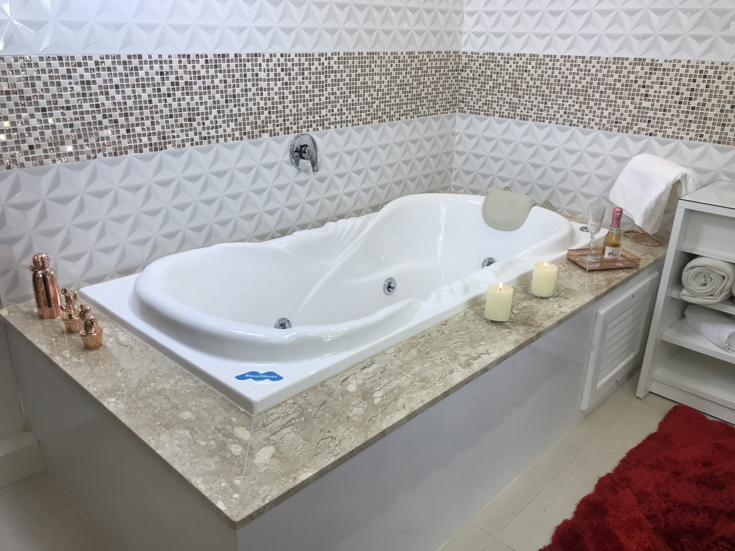 Banheira de hidromassagem Classic da Maxifibras, para 1 pessoa