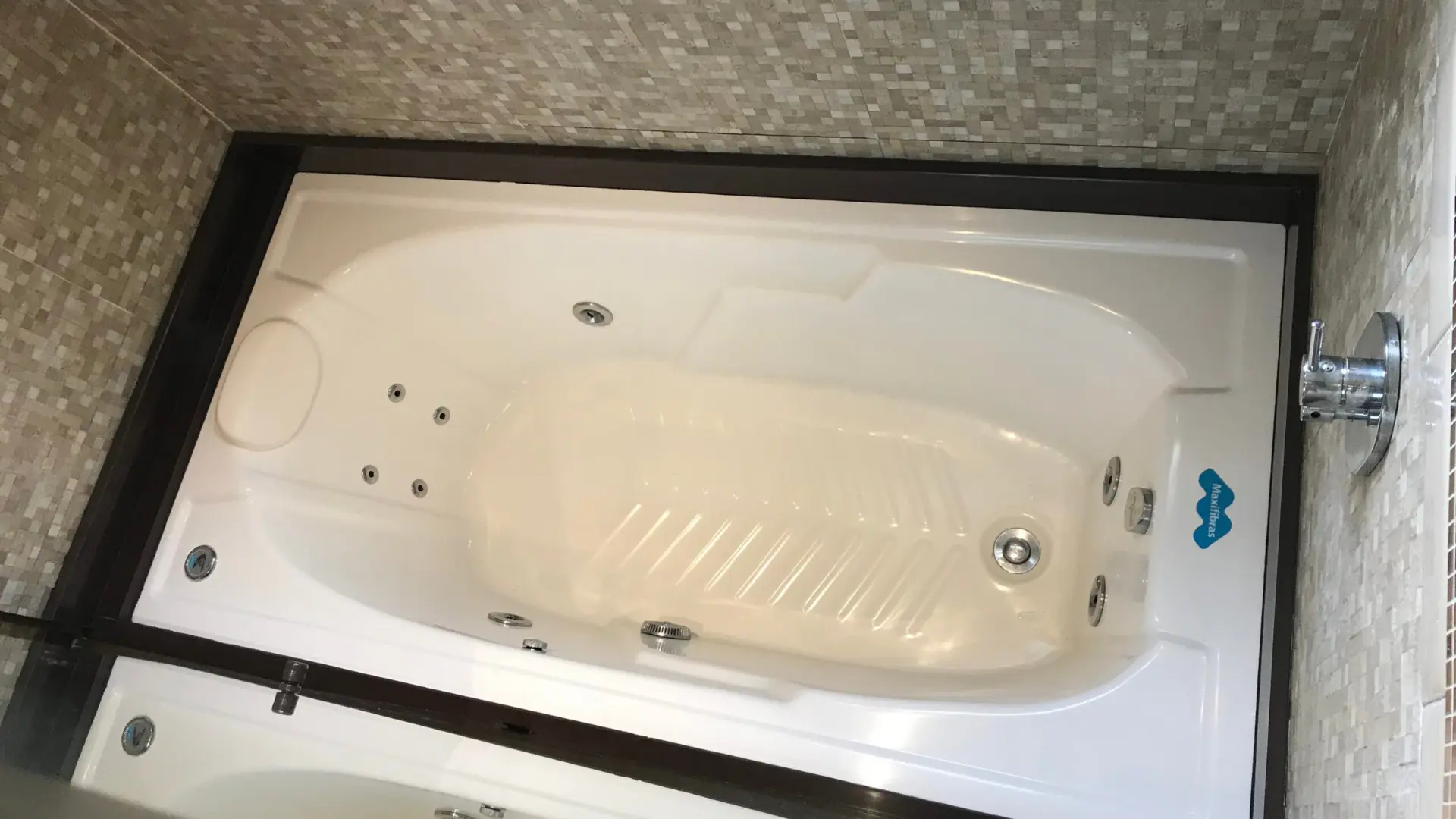 Banheira de hidromassagem Galena da Maxifibras, para 1 pessoa