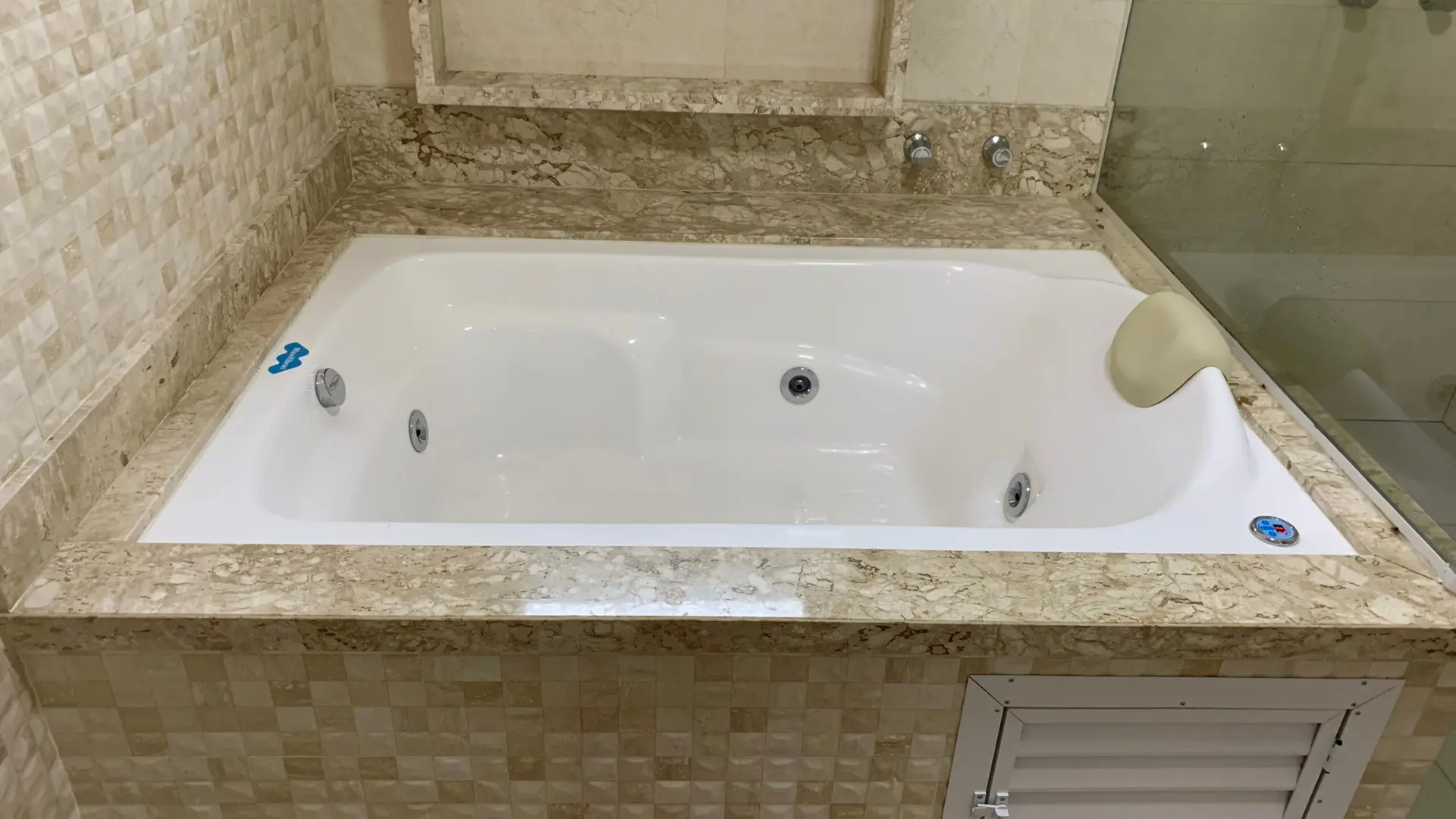 Banheira de hidromassagem Luxo da Maxifibras, para 1 pessoa