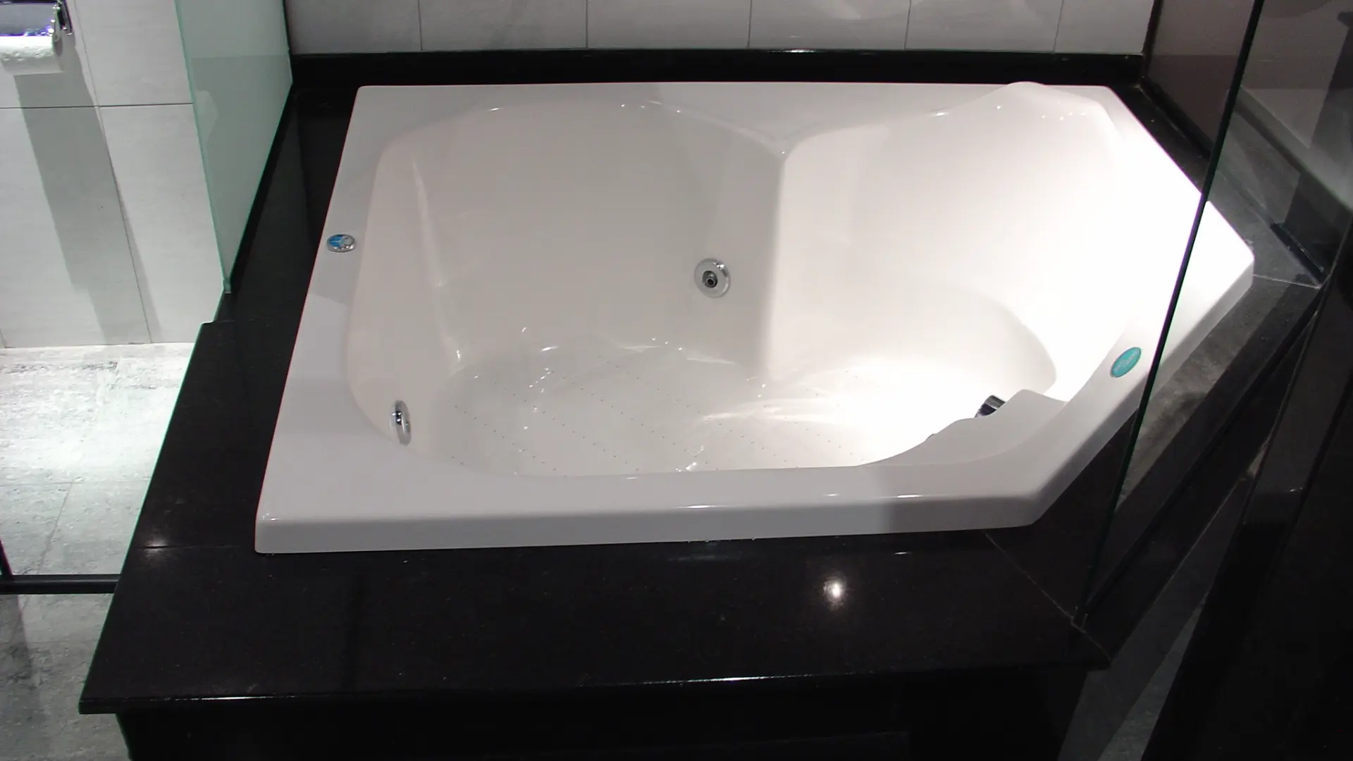 Banheira de hidromassagem Mini Canto da Maxifibras, para 1 pessoa