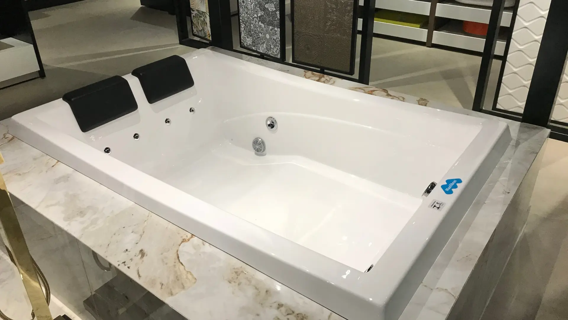 Banheira de hidromassagem Nya Dupla da Maxifibras, para 2 pessoas