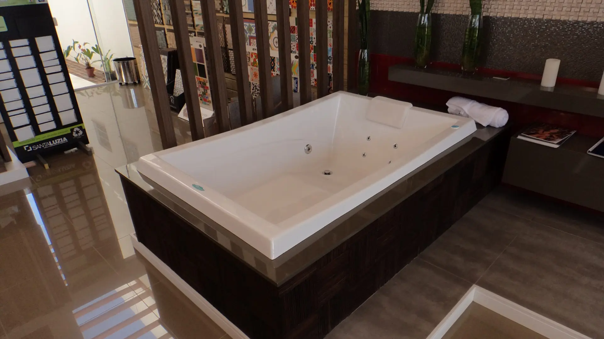 Banheira de hidromassagem Nya da Maxifibras, para 1 pessoa