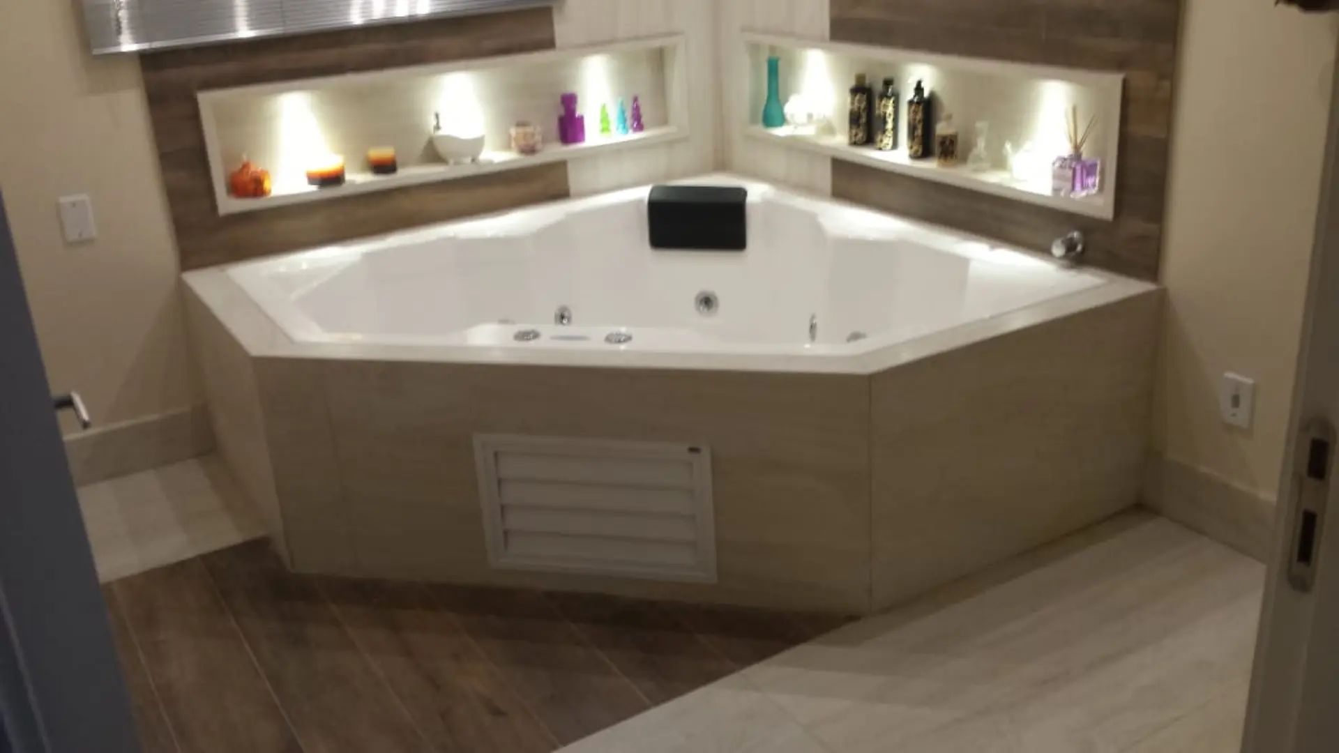 Banheira de hidromassagem Triade da Maxifibras, para 2 pessoas